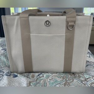 Lululemon two-tone canvas tote bag 10L